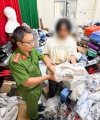 Khánh Hòa: Khởi tố đối tượng tàng trữ, kinh doanh hàng trăm đôi giày giả mạo thương hiệu