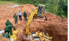 Tiêu hủy trên 3,5 tấn chân gà không rõ nguồn gốc