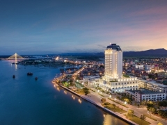 Say đắm thưởng ngoạn ‘lâu đài ánh sáng’ chốn thiên đường hang động Say đắm thưởng ngoạn ‘lâu đài ánh sáng’ chốn thiên đường hang động