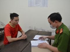 Nghệ An: Tạm giữ 2 đối tượng điều hành đường dây tín dụng đen hàng tỷ đồng Nghệ An: Tạm giữ 2 đối tượng điều hành đường dây tín dụng đen hàng tỷ đồng