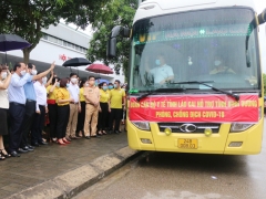 50 cán bộ, y, bác sỹ tỉnh Lào Cai lên đường chi viện cho Bình Dương chống dịch