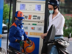 Từ 15h chiều nay, ngày 03/10, xăng giảm giá hơn 1.100 đồng/lít