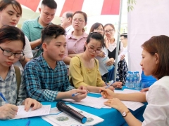 Thị trường lao động cuối năm: Khó tuyển dụng người lao động vì “cầu nhiều, cung ít”