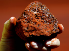 Giá quặng sắt tăng mạnh do lo ngại nguồn cung siết chặt