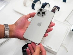 Doanh số iPhone của Apple giảm mạnh do sự cạnh tranh gay gắt từ đối thủ
