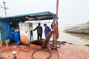 Tạm giữ tàu chở 12.000 lít dầu DO trôi nổi trên vùng biển Bắc Bộ