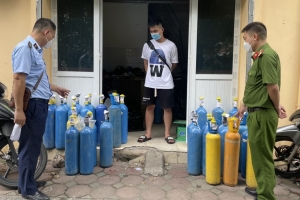 Hà Nội: Đội Quản lý thị trường số 12 tăng cường kiểm soát thị trường dịp cuối năm