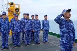 Vững vàng dưới cờ Tổ quốc nơi biển trời Trường Sa