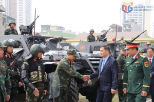 Chủ tịch UBND tỉnh Quảng Ninh thăm, tặng quà lực lượng vũ trang trên địa bàn