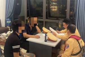 Quảng Ninh: Phát hiện, xử lý phương tiện chở khách câu mực trái phép trên Vịnh Hạ Long