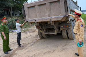 Hưng Yên: Triển khai tổng rà soát xe tải chở hàng quá tải, quá khổ