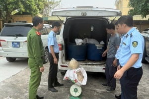 Hưng Yên: Phát hiện 415kg bì lợn, mỡ lợn ôi thiu trong xe ô tô