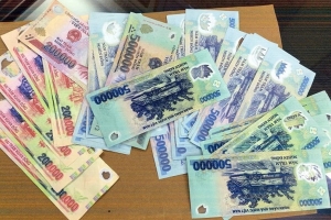 Xuất hiện tiền giả mệnh giá 100.000 và 200.000 đồng trên thị trường