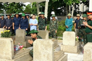 Thanh Hóa: Lấy mẫu ADN xác định danh tính hài cốt liệt sĩ tại Nghĩa trang xã Vĩnh Lộc