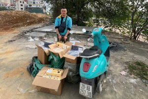 Hà Nội: Thu giữ hơn 2.500 bao thuốc lá ngoại nhập lậu, bắt quả tang đối tượng vận chuyển