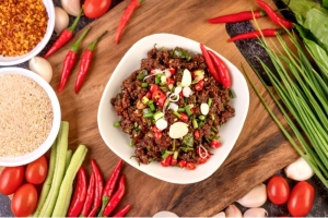 Larb - Món ăn biểu tượng của may mắn và thịnh vượng ở Lào