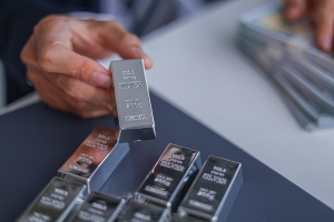 Giá bạc hôm nay 19/9: Bật tăng, vượt 66 USD/ounce
