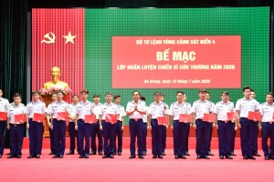 Bộ Tư lệnh Vùng Cảnh sát biển 4 tổ chức huấn luyện lớp chiến sĩ cứu thương