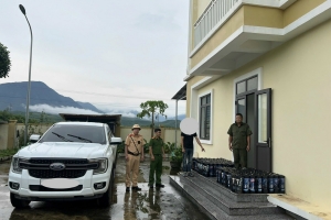 Quảng Ninh: Bắt giữ xe bán tải chở 148 bình nghi chứa "khí cười" không rõ nguồn gốc