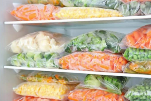 Sử dụng thực phẩm đông lạnh và đóng hộp: Giải mã dinh dưỡng và nguyên tắc an toàn