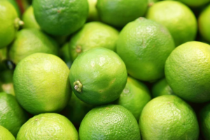 Chanh: Nguồn vitamin C dồi dào, hỗ trợ hấp thu sắt và bảo vệ tim mạch