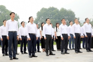 Lào Cai duy trì nền nếp chào cờ gắn với xây dựng văn hóa công vụ