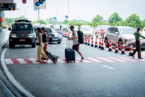 Nội Bài thông thoáng trong ngày đầu áp dụng phương án đón, trả khách mới