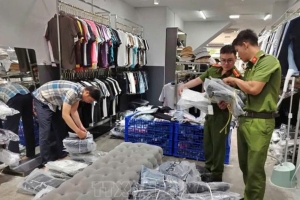 Đắk Lắk: Khởi tố vụ buôn bán hơn 1.800 sản phẩm giả mạo Nike, Gucci, Louis Vuitton