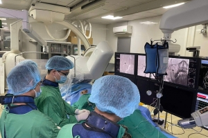 Can thiệp nút mạch cầm máu thành công cho bệnh nhân ung thư đại tràng giai đoạn cuối
