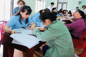 Từ thói quen đến tiện ích: Người dân ngày càng lựa chọn nhận lương hưu, trợ cấp BHXH qua tài khoản