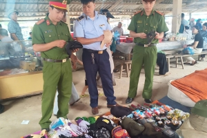 Lạng Sơn: Tăng cường kiểm tra hàng hóa có dấu hiệu giả mạo nhãn hiệu tại chợ vùng cao