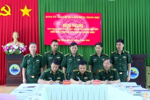 Bàn giao chức vụ Bí thư Đảng ủy, Chính trị viên Đồn Biên phòng Cửa khẩu Chàng Riệc