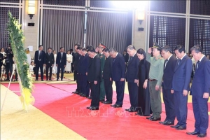 Đoàn lãnh đạo cấp cao Đảng, Nhà nước Việt Nam viếng Chủ tịch Quốc hội Lào Saysomphone Phomvihane