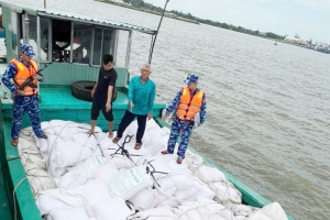 An Giang: Tạm giữ phương tiện vận chuyển 20 tấn đường cát không rõ nguồn gốc