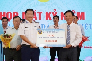 Bộ Tư lệnh Vùng Cảnh sát biển 4 chung tay xoa dịu nổi đau da cam