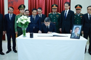 Thủ tướng Lê Minh Hưng dẫn đầu Đoàn đại biểu Đảng, Nhà nước, Mặt trận Tổ quốc Việt Nam viếng nguyên Thủ tướng Quốc vụ viện Trung Quốc Chu Dung Cơ