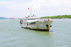Bộ đội Biên phòng TP.HCM tiếp nhận ngư dân bị nạn trên biển