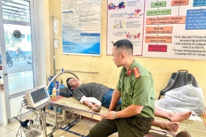 Lào Cai: Kịp thời hỗ trợ du khách Nhật Bản bị ngất khi đạp xe