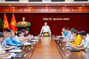 Phó Bí thư Tỉnh ủy Quảng Ninh nghe báo cáo đề án thí điểm thành lập Đảng bộ MTTQ, các đoàn thể tỉnh
