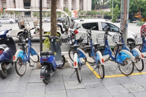 Người dân dần thay đổi cách đi lại trong vùng phát thải thấp Hà Nội