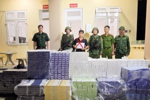 Tây Ninh: Bắt quả tang đối tượng vận chuyển gần 15.000 bao thuốc lá lậu