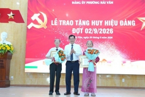 Đà Nẵng: Phường Hải Vân có 74 đảng viên được trao Huy hiệu Đảng đợt 2/9