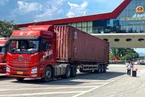 Hoạt động xuất nhập khẩu qua cửa khẩu Lạng Sơn ổn định sau mưa bão