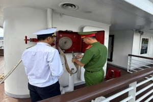 Đảm bảo an toàn chương trình trình diễn ánh sáng tàu Du lịch trên Di sản vịnh Hạ Long