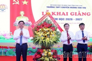 Phú Thọ: Chủ tịch UBND tỉnh Trần Duy Đông dự khai giảng tại THPT Chuyên Hoàng Văn Thụ