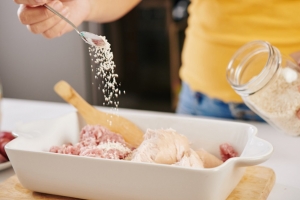 Những thói quen sinh hoạt khiến huyết áp khó kiểm soát dù đã ăn nhạt