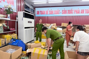 Bắc Ninh: Chuyển cơ quan điều tra hai vụ sản xuất bánh xu xê và đường nâu giả mạo