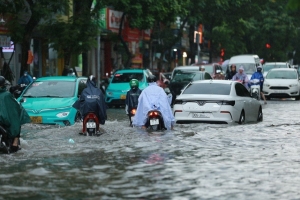 Hà Nội hứng trận mưa lớn nhất từ đầu mùa, miền Bắc còn mưa đến hết 16/9