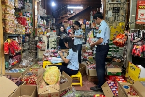 Quảng Trị: Phát hiện lượng lớn bánh trung thu và thực phẩm nhập lậu