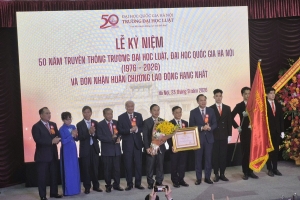 Trường Đại học Luật đón nhận Huân chương Lao động hạng Nhất dịp kỷ niệm 50 năm ngày truyền thống
